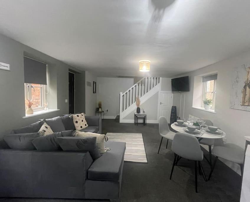 Cedar House - 2 Bed House With Free Parking In Town Centre! By Shortstays4U King's Lynn Exterior foto